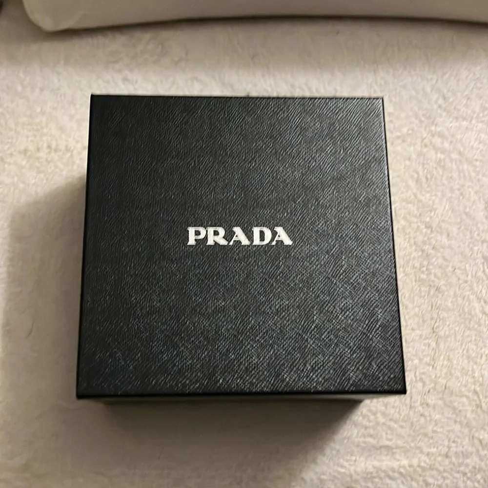 Prada empty box - Picture 1 of 6